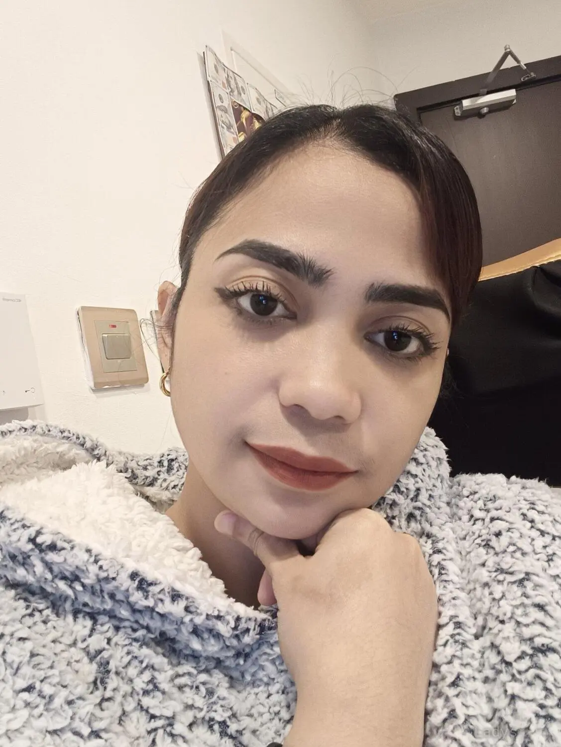 Aura, 30 years beautiful nude Dubai escorts girl, height 160 sm, Weight  kg