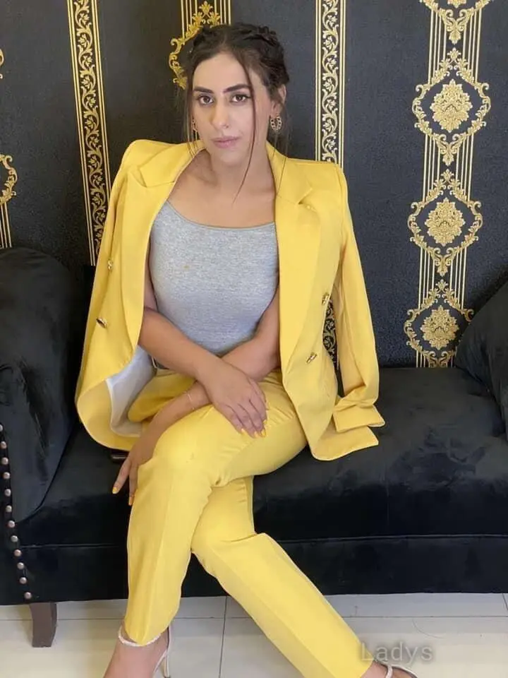 Bhairvi Indian Model, 21 years beautiful nude Dubai escorts girl, height 166 sm, Weight kg