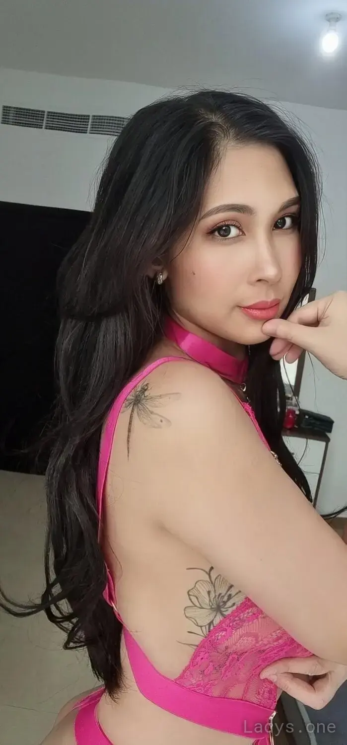 Big Bum, 26 years beautiful nude Dubai escorts girl, height 168 sm, Weight 52 kg