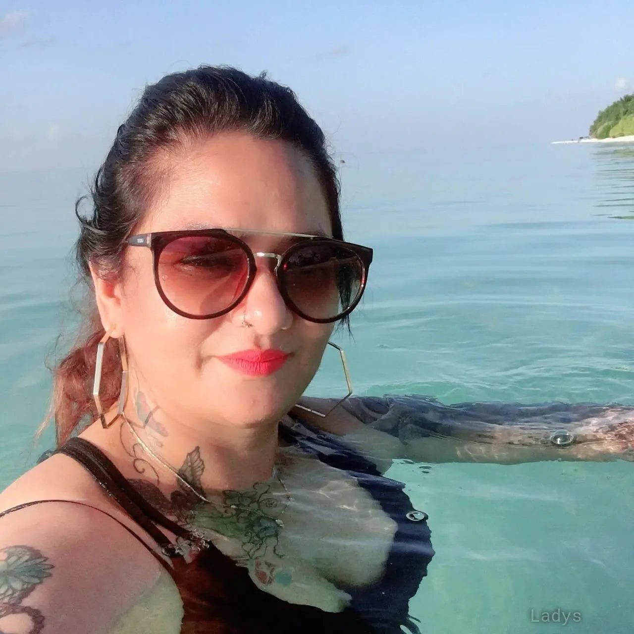 Chanda, 24 years beautiful nude Dubai escorts girl, height 166 sm, Weight  kg