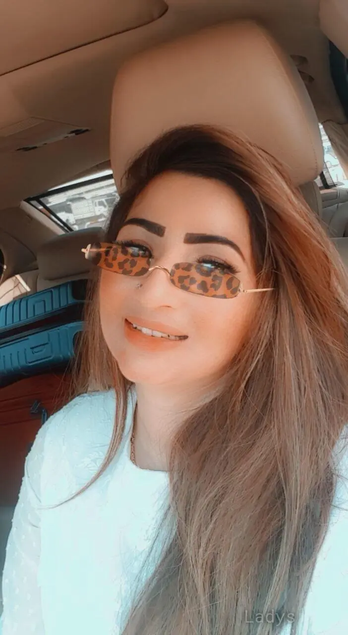 Chitra, 23 years beautiful nude Dubai escorts girl, height 168 sm, Weight  kg