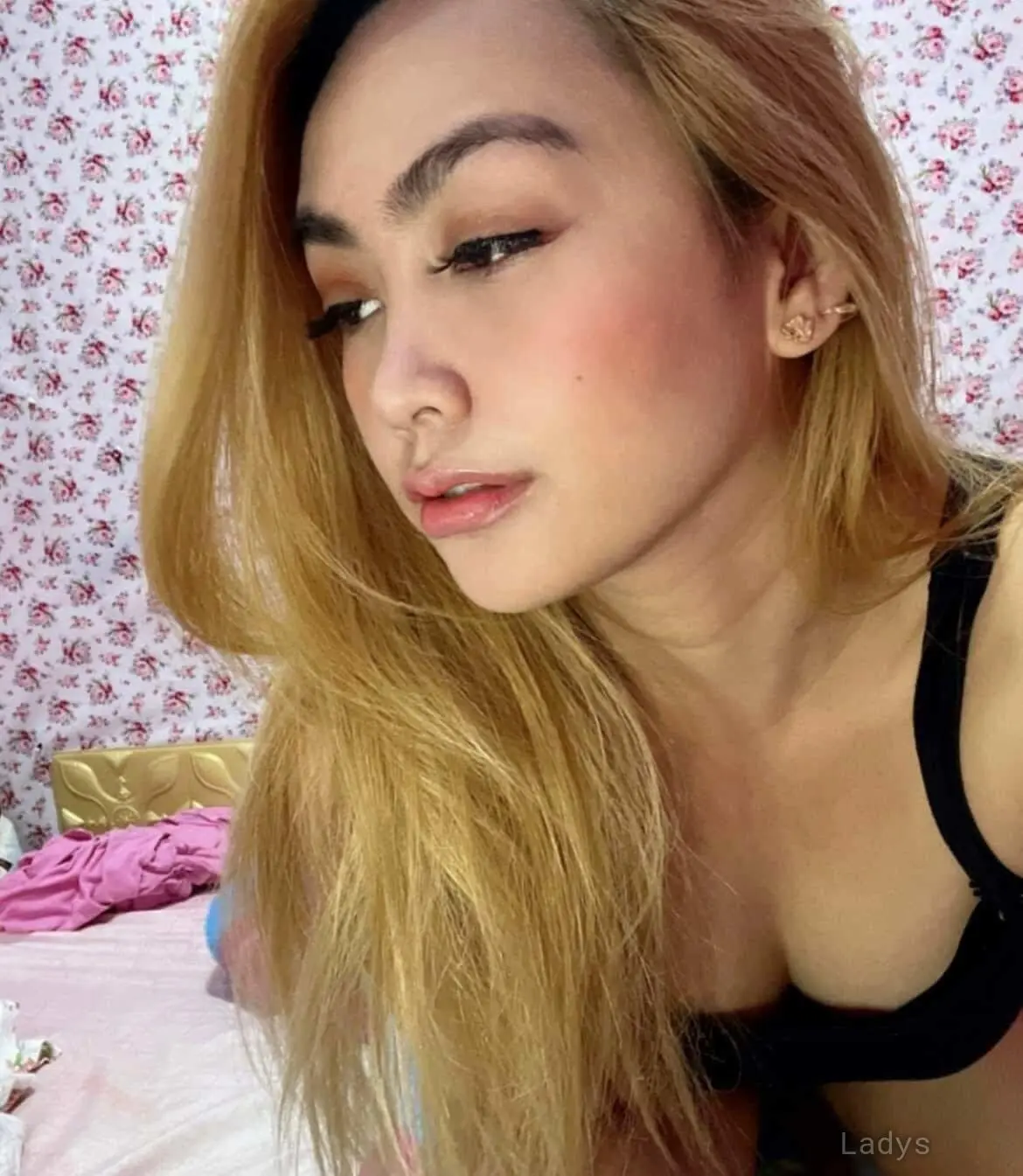 Dea, 27 years beautiful nude Dubai escorts girl, height 162 sm, Weight kg