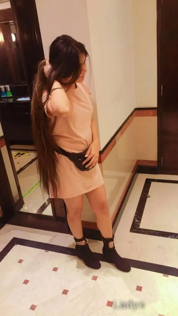 Diksha, 19 years beautiful nude Dubai escorts girl, height 166 sm, Weight  kg