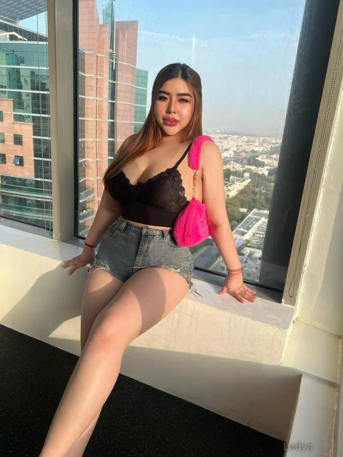 Fareen Realsize, 25 years beautiful nude Dubai escorts girl, height 165 sm, Weight kg