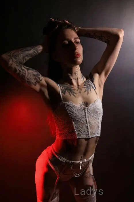 Gabi, 29 years beautiful nude Dubai escorts girl, height 164 sm, Weight 48 kg