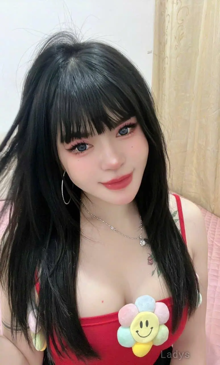 Giulia, 23 years beautiful nude Dubai escorts girl, height 168 sm, Weight kg