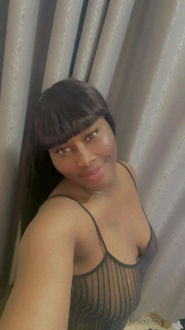 Goldiva, 24 years beautiful nude Dubai escorts girl, height 154 sm, Weight  kg