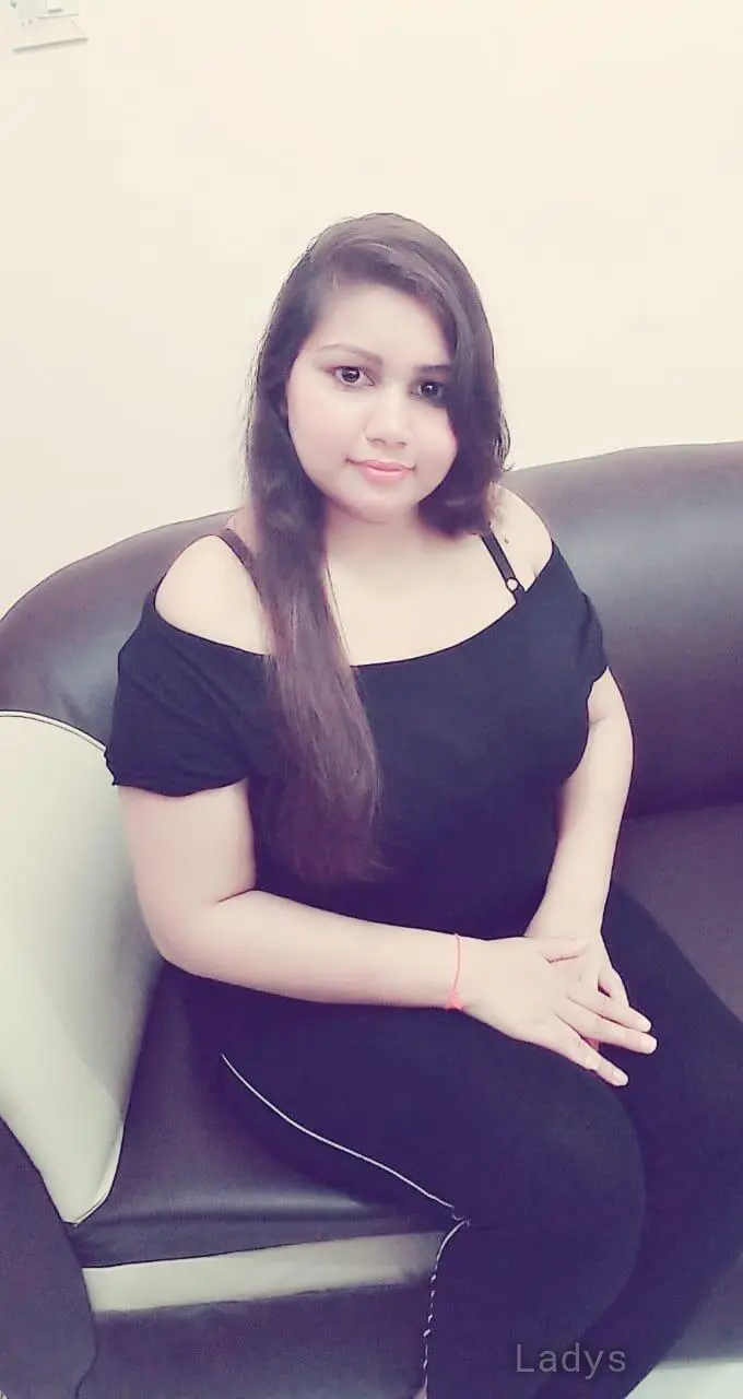 Hayat Pakistani Model, 24 years beautiful nude Dubai escorts girl, height 166 sm, Weight kg