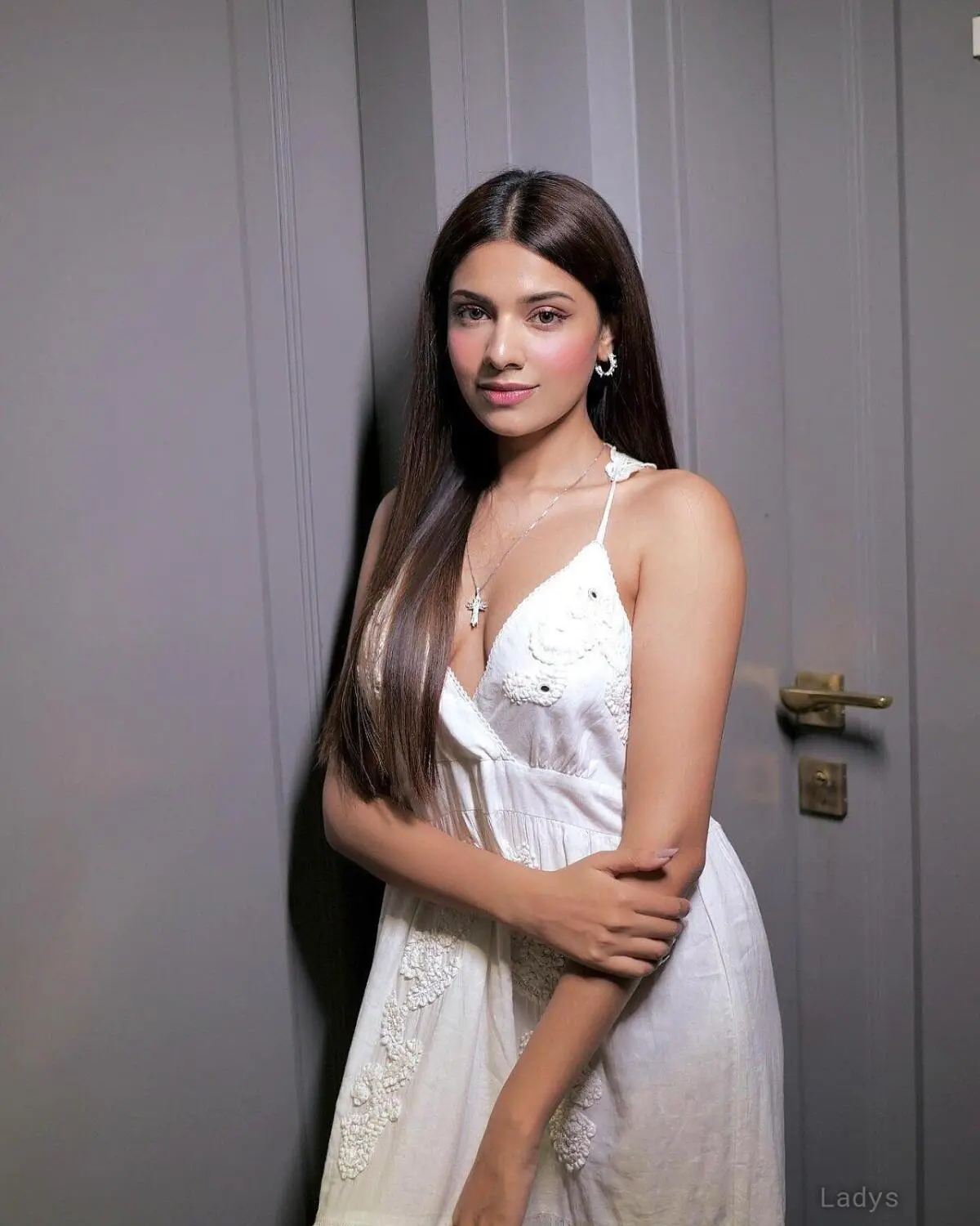 Huriyaa, 22 years beautiful nude Dubai escorts girl, height 166 sm, Weight kg