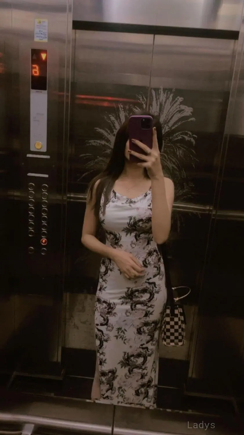Jiya, 22 years beautiful nude Dubai escorts girl, height  sm, Weight  kg