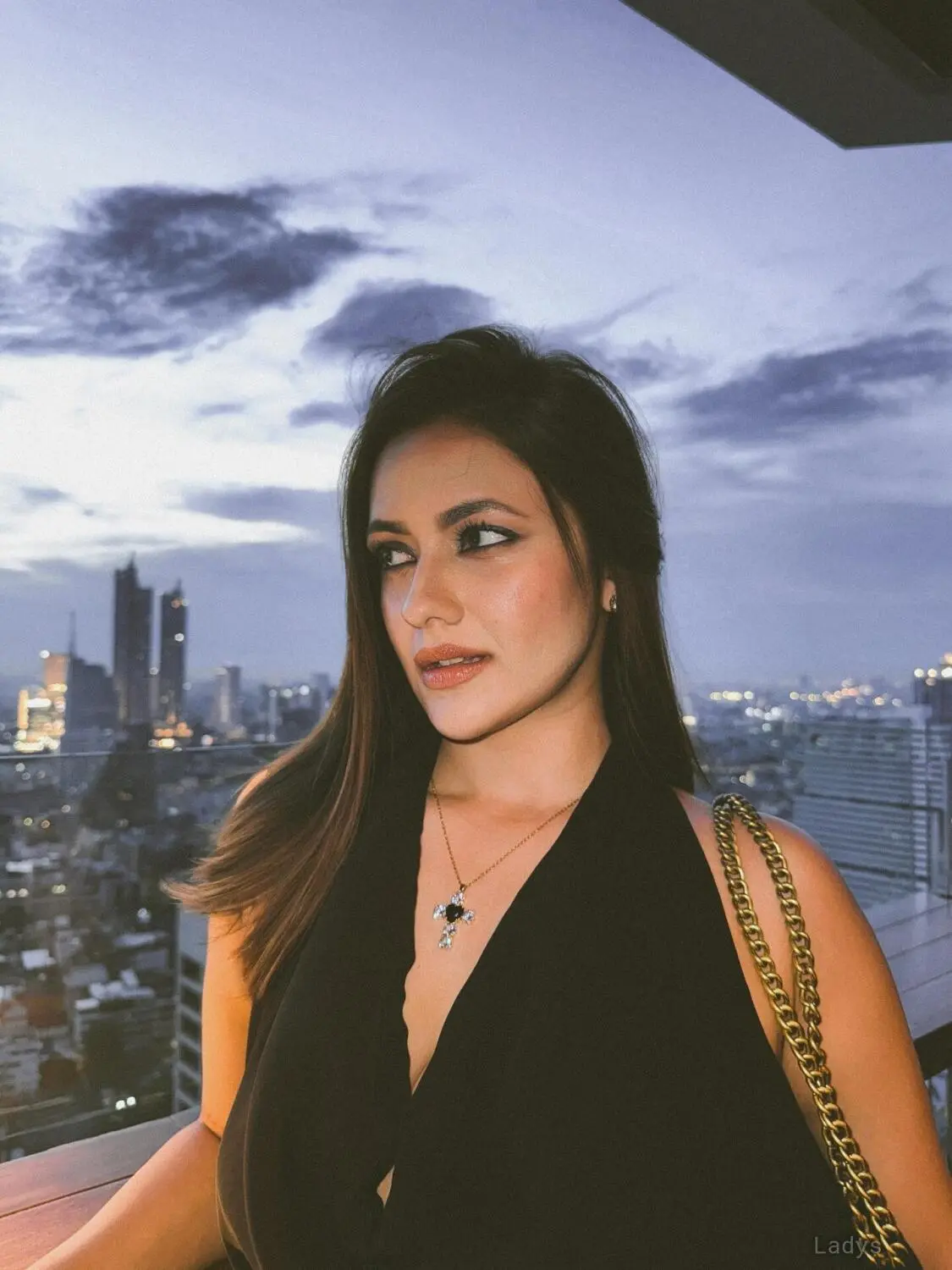 Kaira, 21 years beautiful nude Dubai escorts girl, height 170 sm, Weight 60 kg