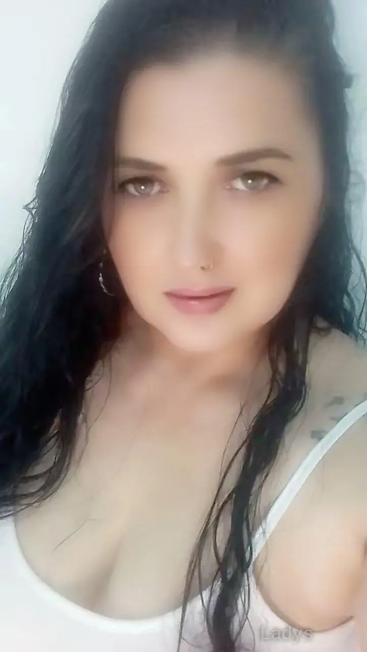 Kate, 41 years beautiful nude Dubai escorts girl, height 170 sm, Weight kg