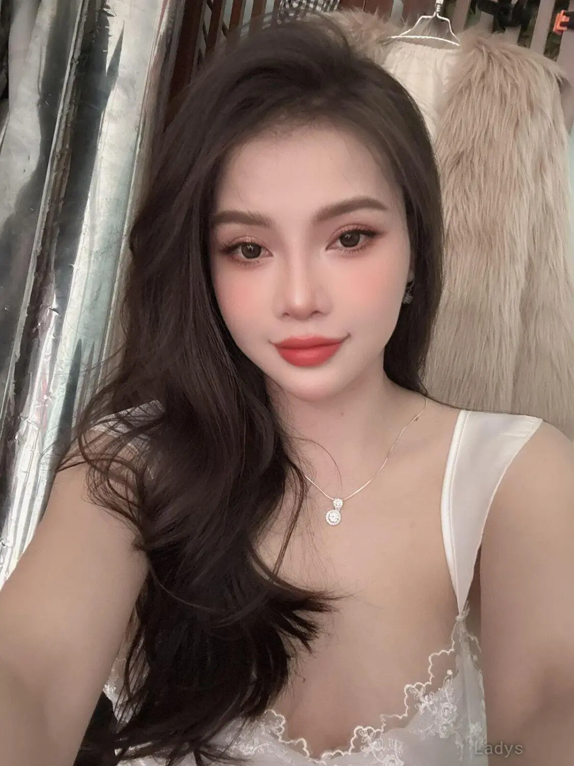Kim, 22 years beautiful nude Dubai escorts girl, height 168 sm, Weight kg