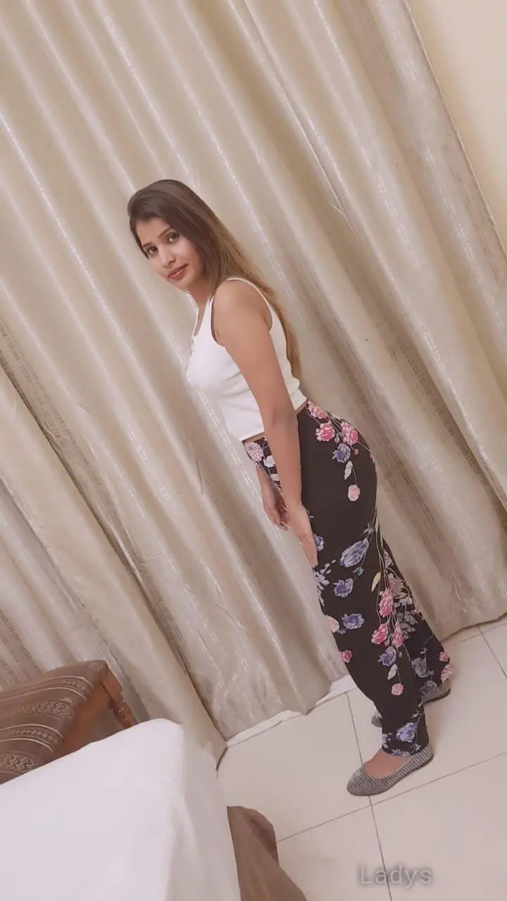 Kiran Indian Girl, 21 years beautiful nude Dubai escorts girl, height 167 sm, Weight kg