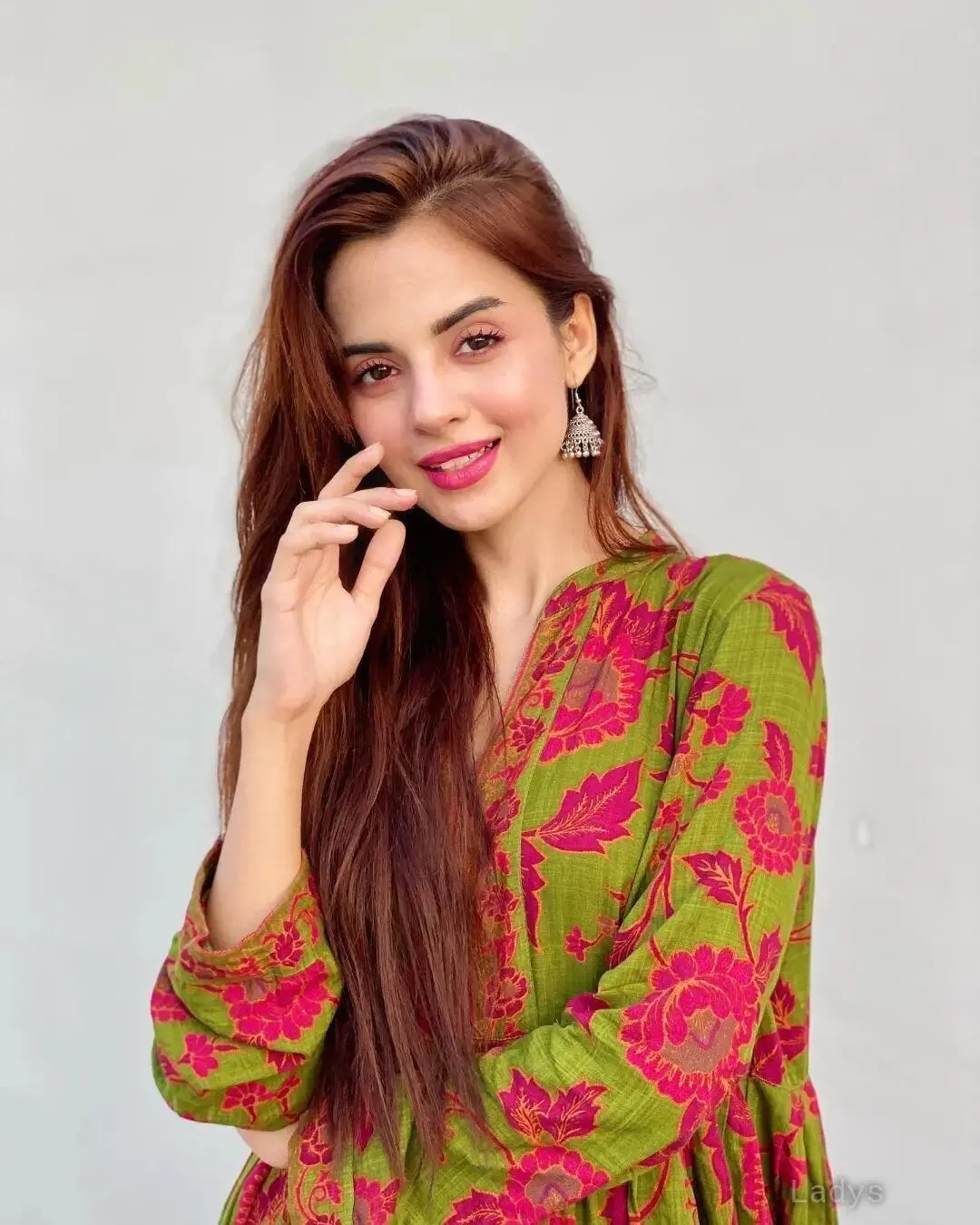 Komal, 22 years beautiful nude Dubai escorts girl, height 164 sm, Weight  kg