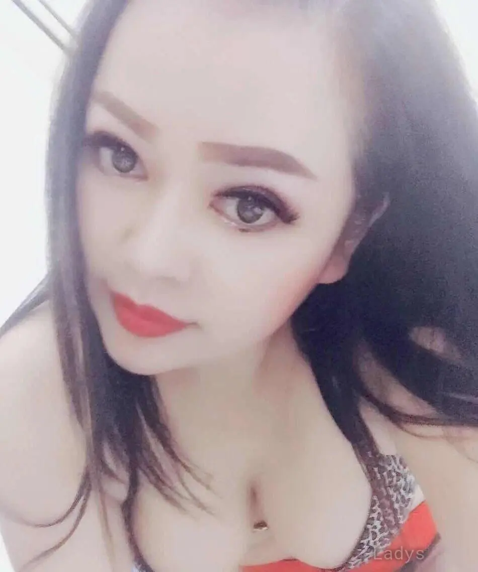 Li Li, 22 years beautiful nude Dubai escorts girl, height 165 sm, Weight  kg