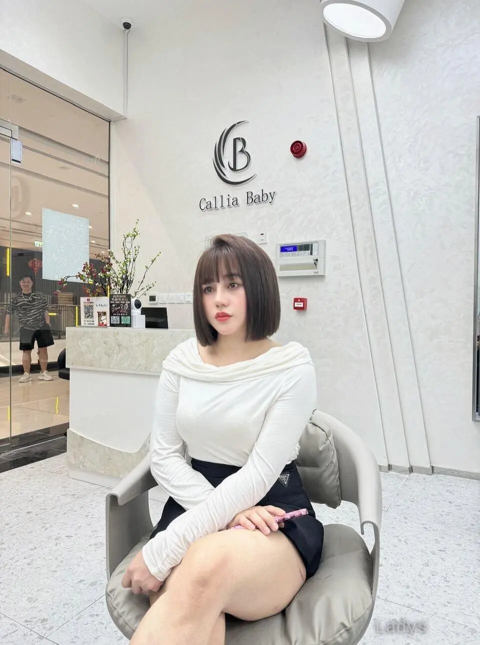 Lisa, 23 years beautiful nude Dubai escorts girl, height 165 sm, Weight  kg