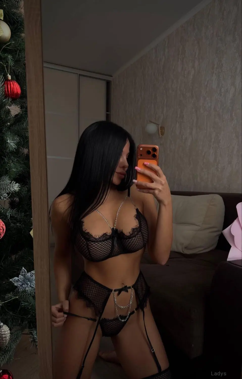 Lolita, 23 years beautiful nude Dubai escorts girl, height 160 sm, Weight 60 kg