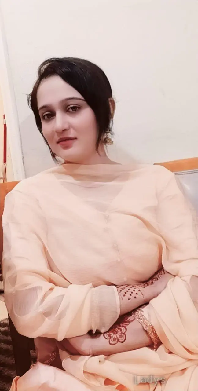 Mahi Indian Girl, 21 years beautiful nude Dubai escorts girl, height 166 sm, Weight kg