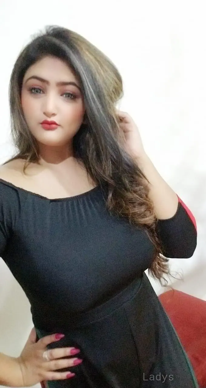 Mahvi Busty Girl1, 23 years beautiful nude Dubai escorts girl, height 167 sm, Weight kg