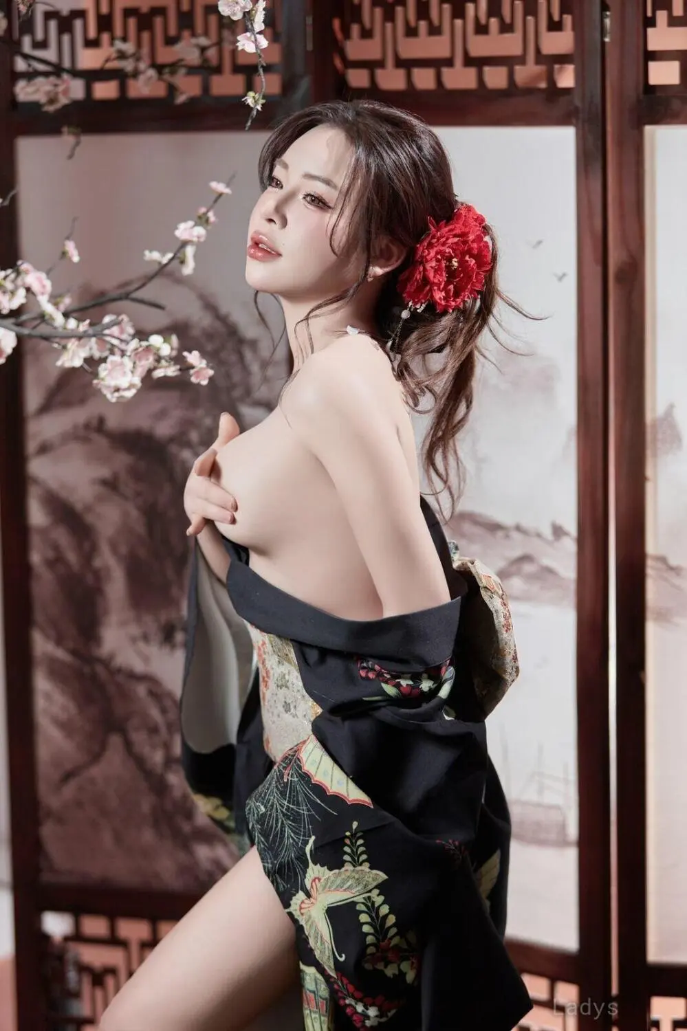 Miduki, 22 years beautiful nude Dubai escorts girl, height 168 sm, Weight  kg