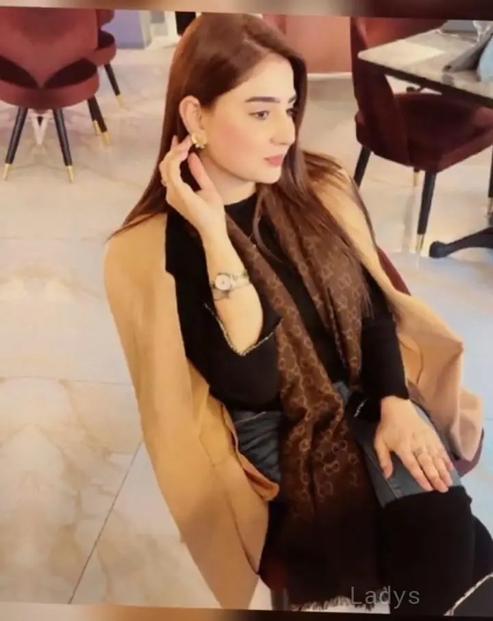 Naina, 23 years beautiful nude Dubai escorts girl, height 165 sm, Weight kg