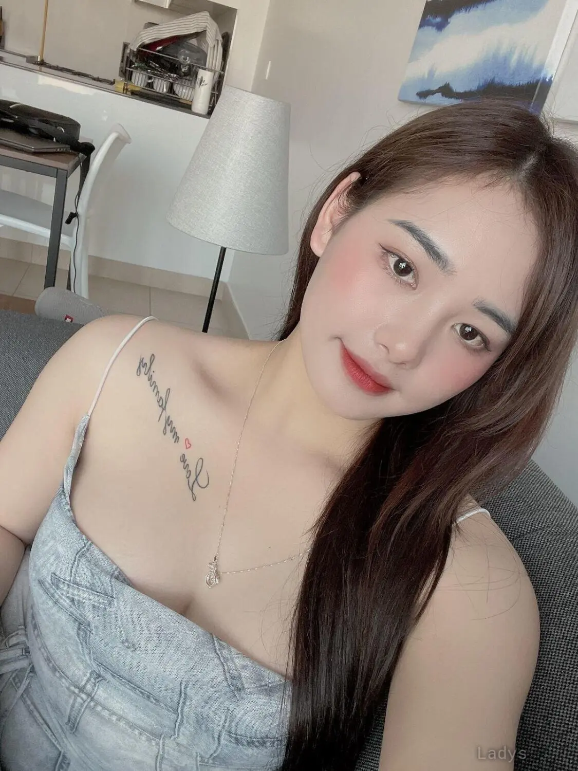 Natalie, 22 years beautiful nude Dubai escorts girl, height 168 sm, Weight kg