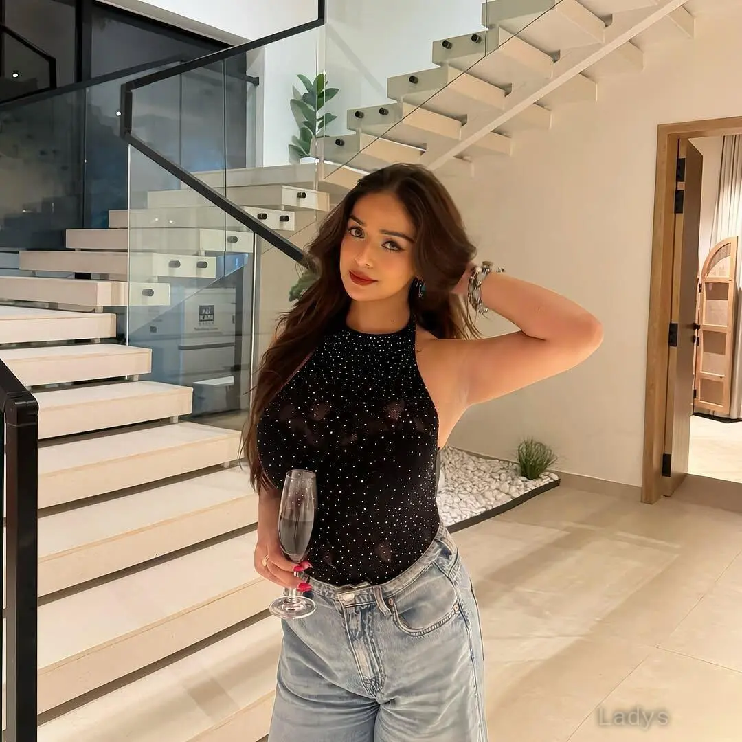 Neetu, 22 years beautiful nude Dubai escorts girl, height 168 sm, Weight kg