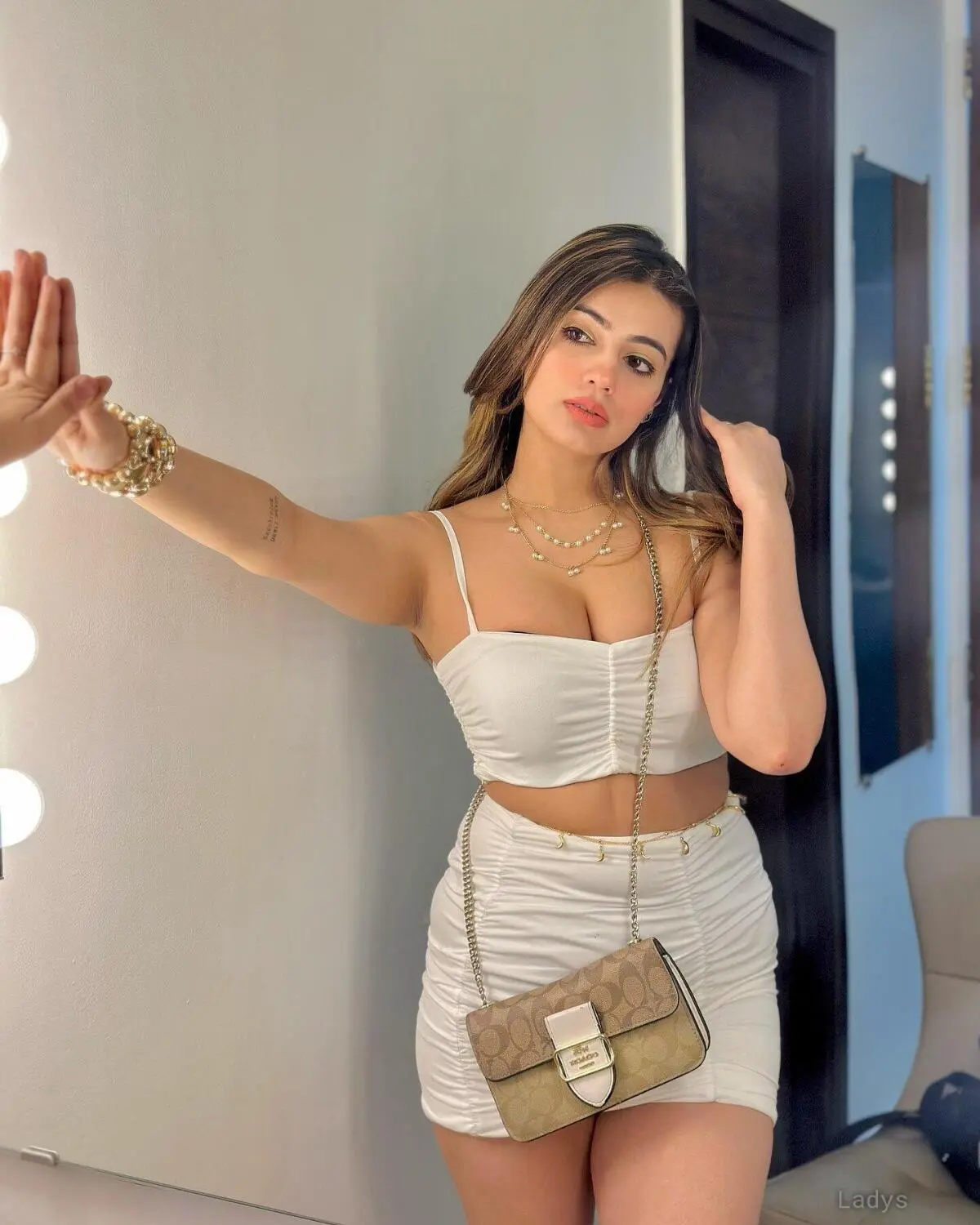 Pandey, 22 years beautiful nude Dubai escorts girl, height 169 sm, Weight kg