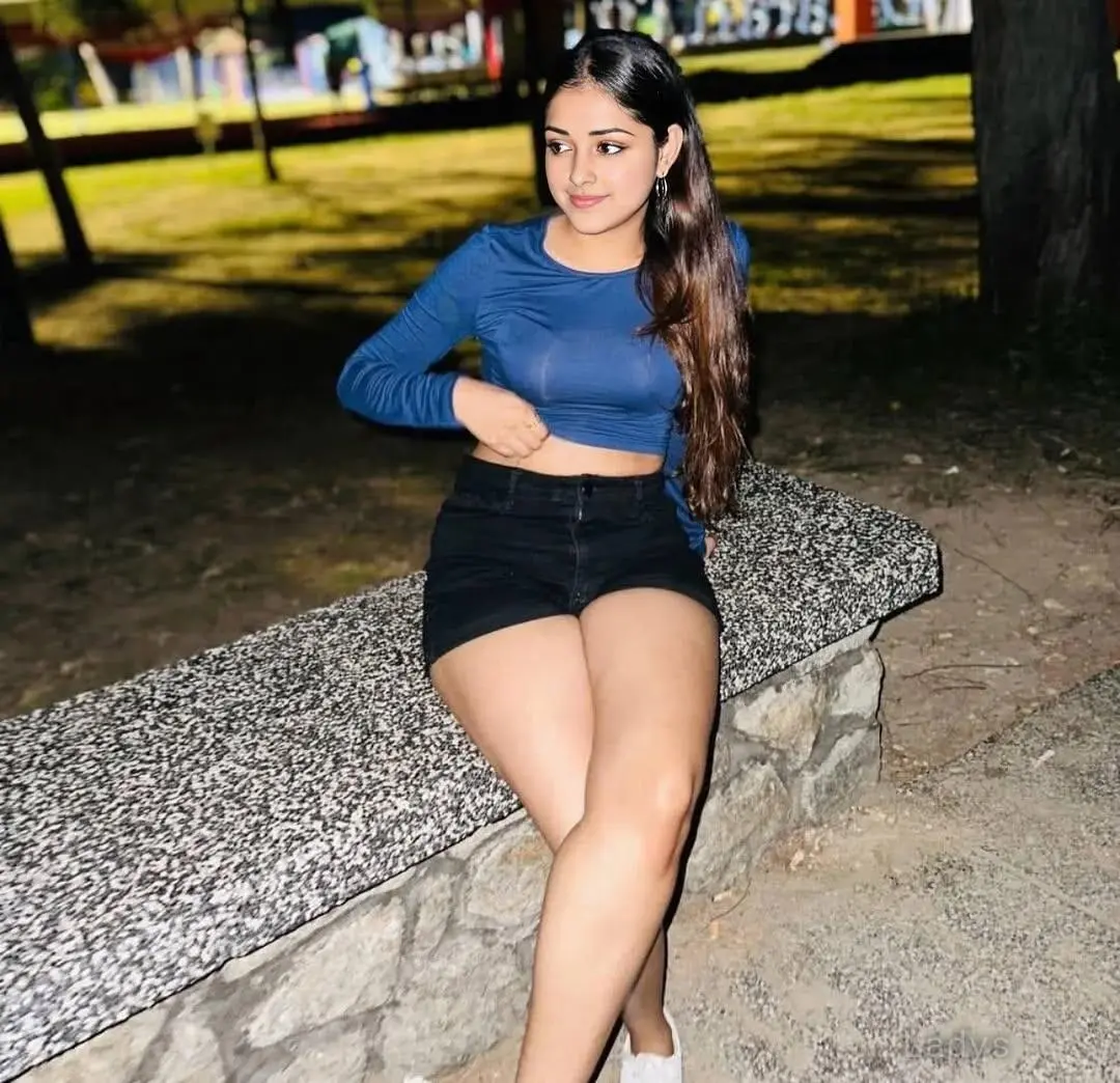 Pari, 25 years beautiful nude Dubai escorts girl, height 156 sm, Weight 64 kg