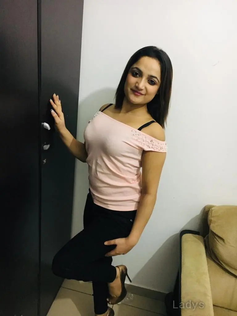 Prachi, 23 years beautiful nude Dubai escorts girl, height 167 sm, Weight kg