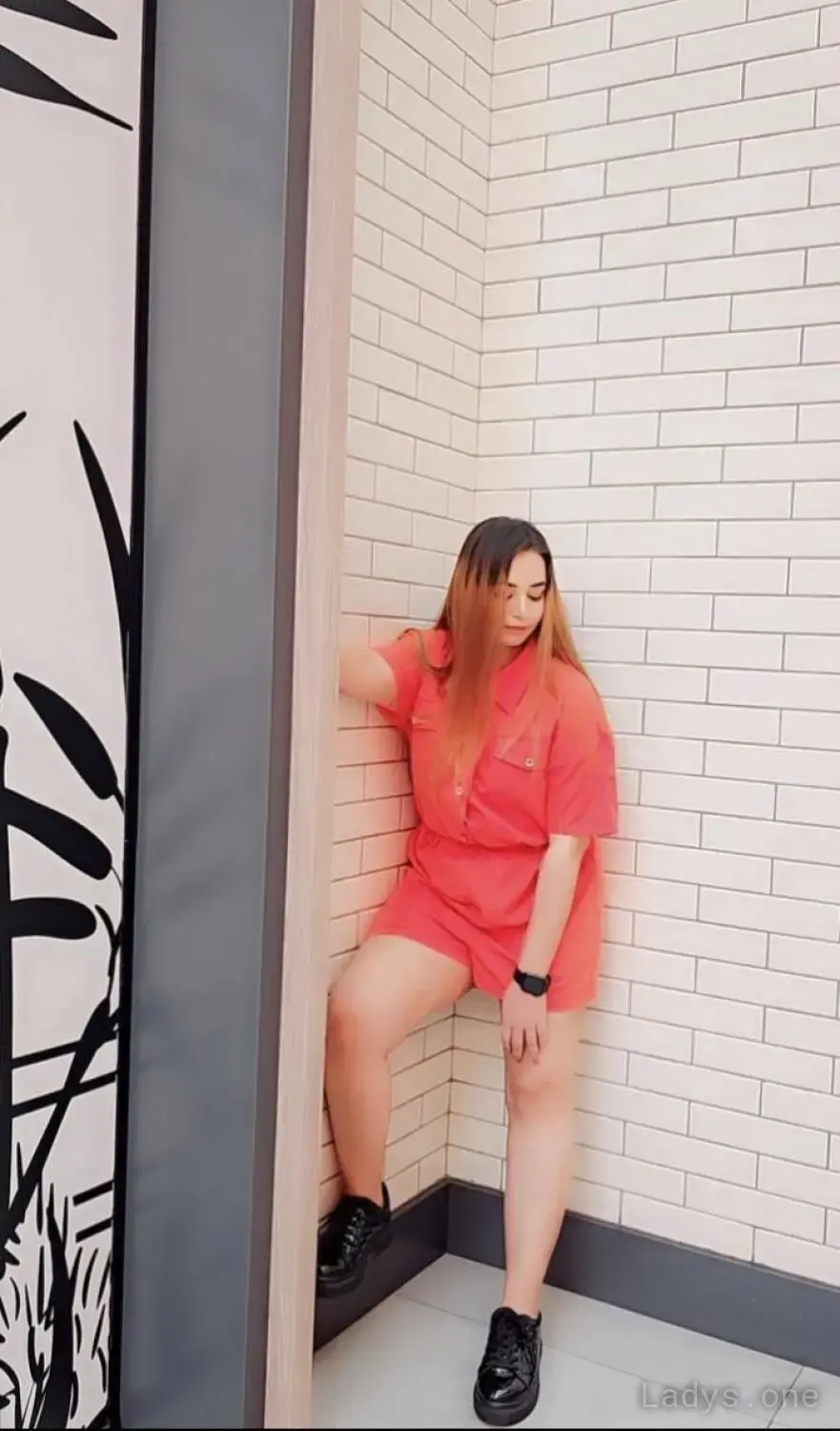 Pree T, 23 years beautiful nude Dubai escorts girl, height 171 sm, Weight 53 kg