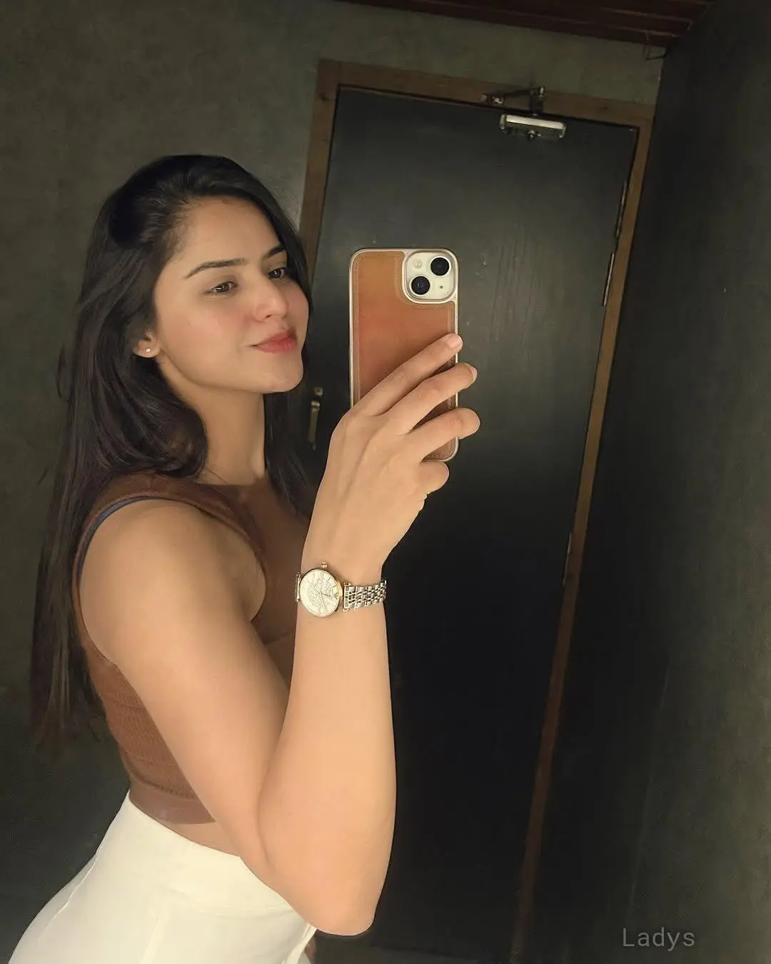 Priya, 23 years beautiful nude Dubai escorts girl, height 169 sm, Weight  kg