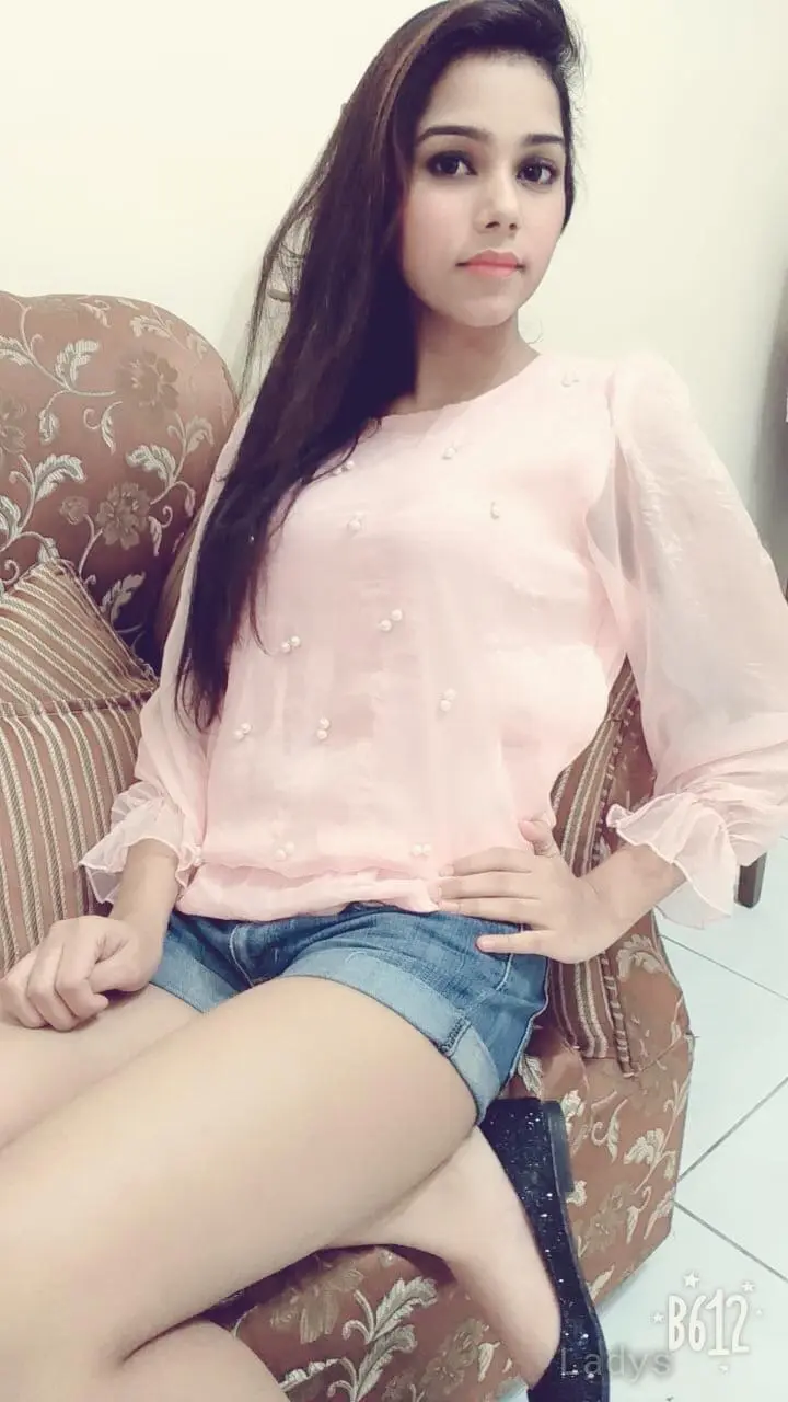 Priyanka Pakistani Girl, 23 years beautiful nude Dubai escorts girl, height 167 sm, Weight  kg