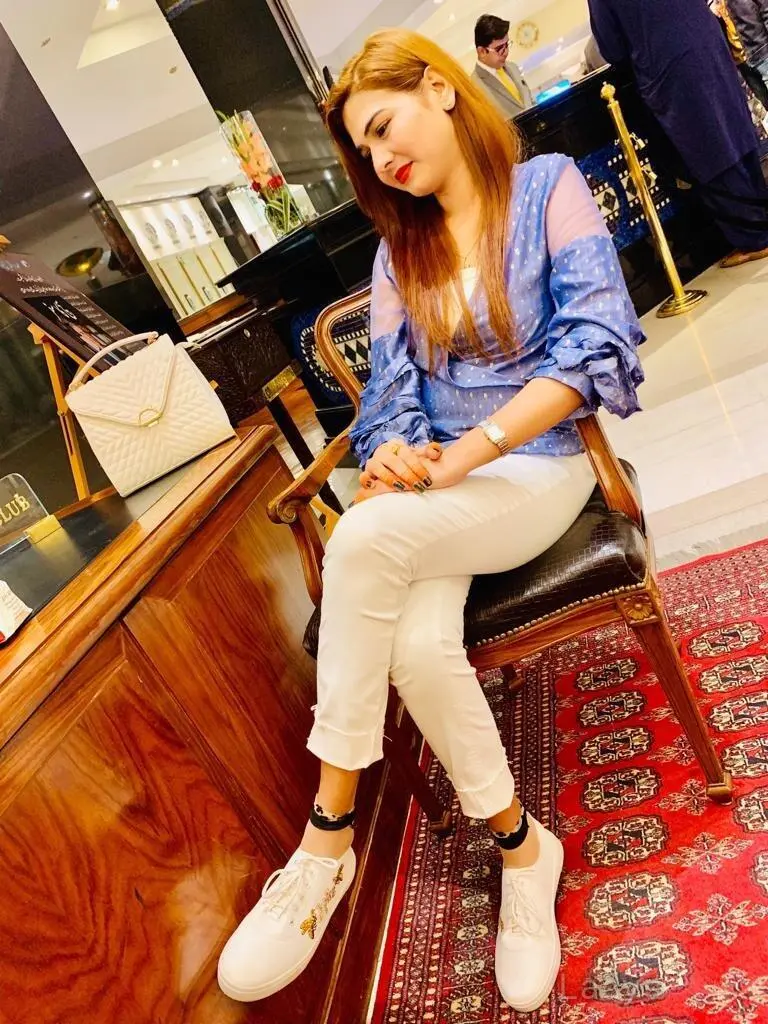 Rechel Busty Girl, 23 years beautiful nude Dubai escorts girl, height 167 sm, Weight kg