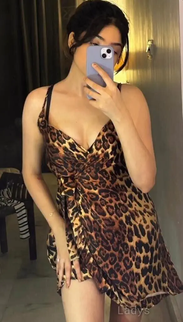 Reem, 23 years beautiful nude Dubai escorts girl, height 170 sm, Weight  kg