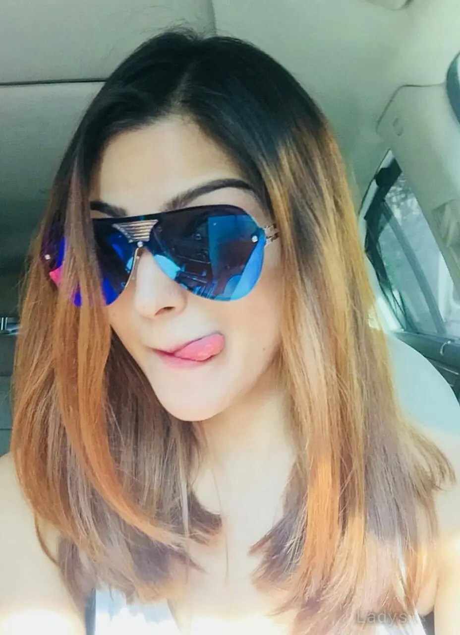 Rida Khan1, 21 years beautiful nude Dubai escorts girl, height 166 sm, Weight  kg