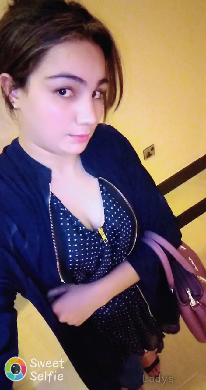 Saba Pakistani Girl, 23 years beautiful nude Dubai escorts girl, height 167 sm, Weight kg