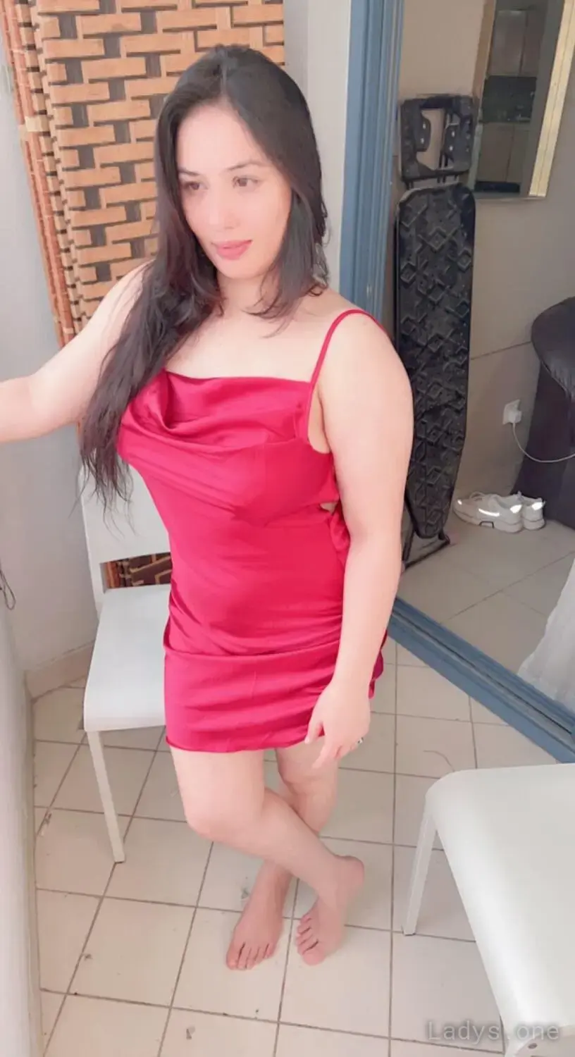 Sanam, 25 years beautiful nude Dubai escorts girl, height 158 sm, Weight 55 kg