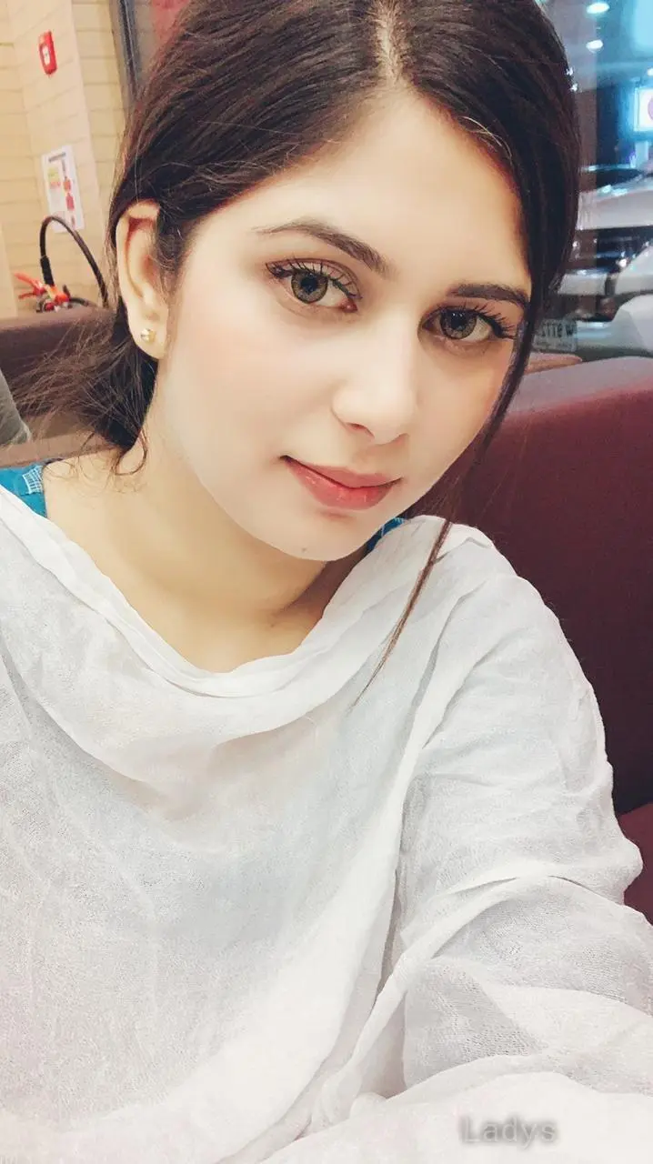 Sanam, 23 years beautiful nude Dubai escorts girl, height 166 sm, Weight kg