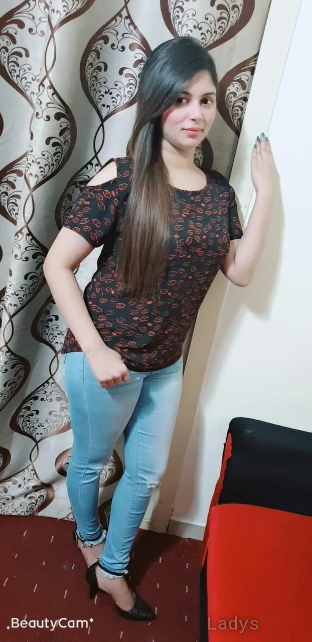 Sapna Busty Girl, 23 years beautiful nude Dubai escorts girl, height 166 sm, Weight  kg