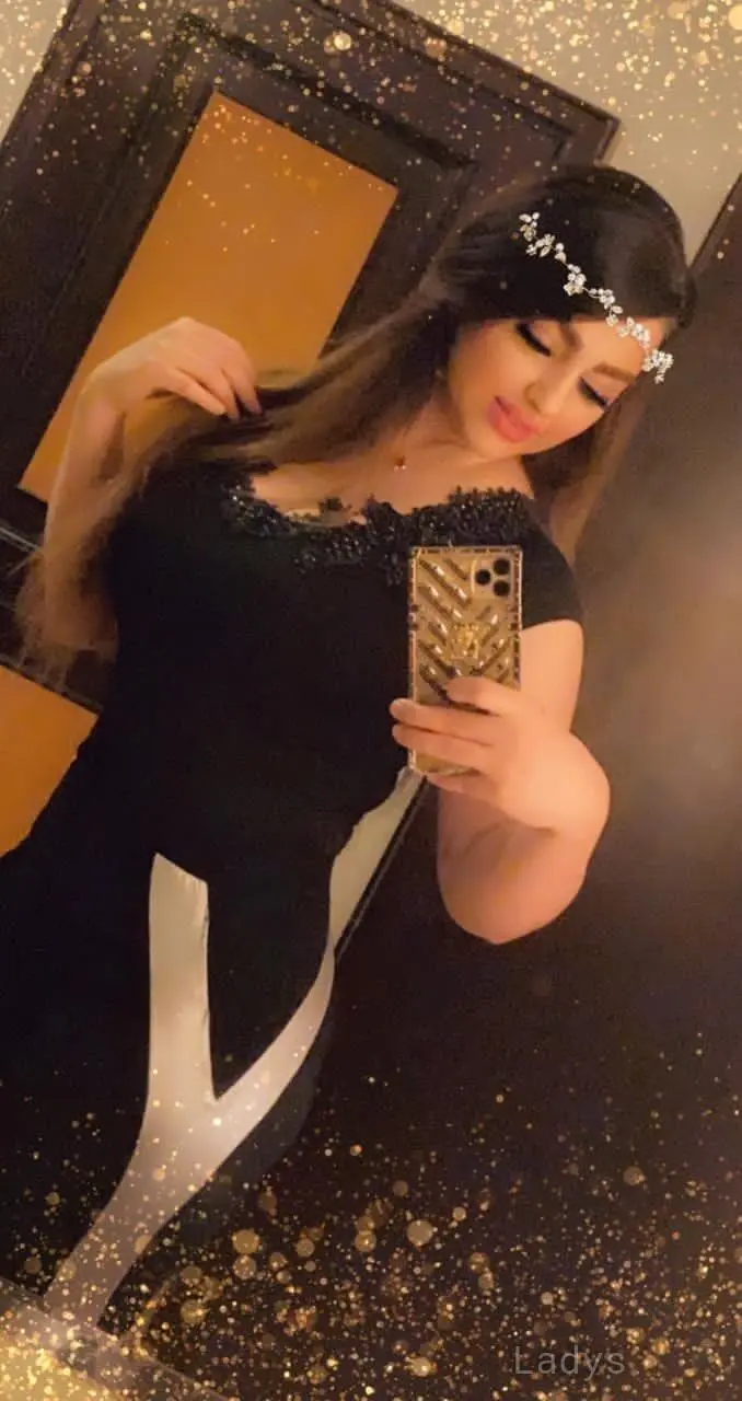Shamita Indian Model, 22 years beautiful nude Dubai escorts girl, height 167 sm, Weight kg