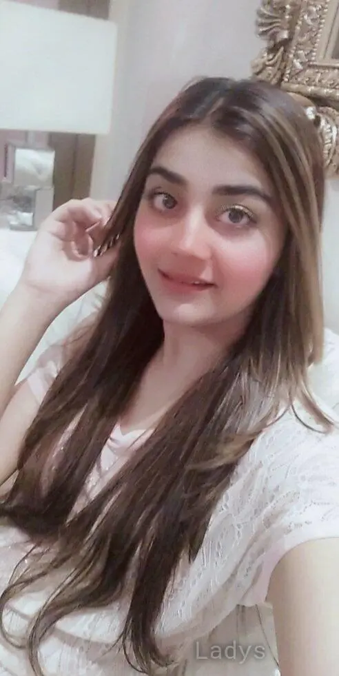 Simran indian Model, 21 years beautiful nude Dubai escorts girl, height 167 sm, Weight kg