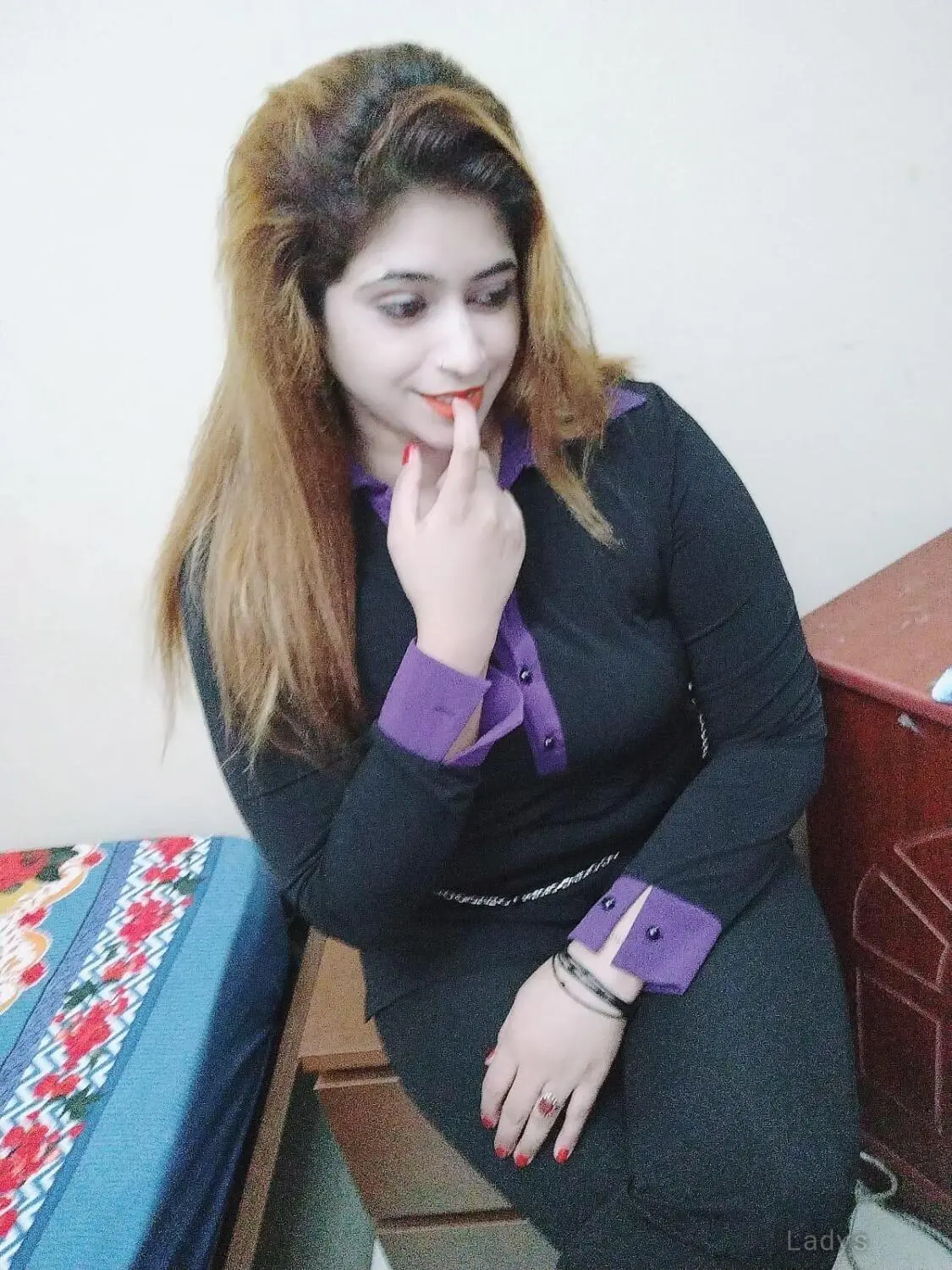 Soniya Busty Milf, 23 years beautiful nude Dubai escorts girl, height 167 sm, Weight  kg