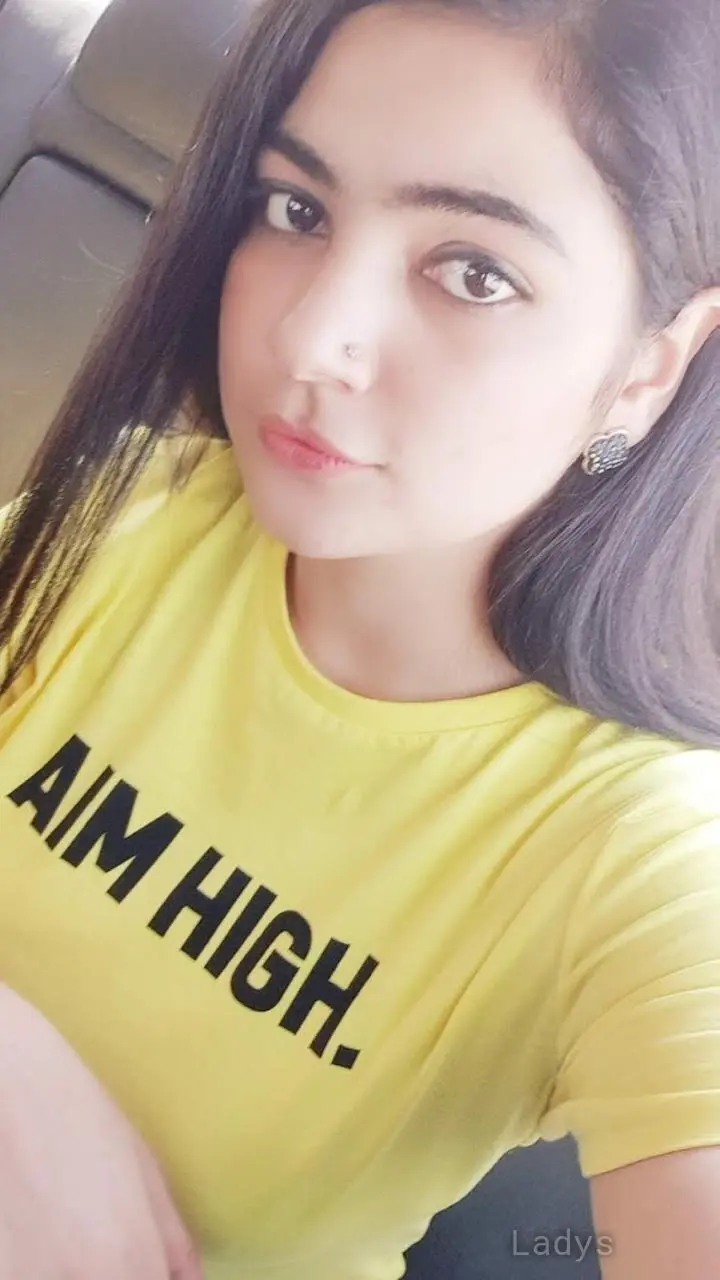 Suhani Model, 23 years beautiful nude Dubai escorts girl, height 167 sm, Weight kg