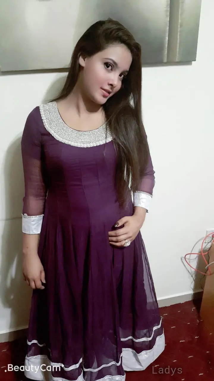 Sunita Busty Girl, 23 years beautiful nude Dubai escorts girl, height 167 sm, Weight kg
