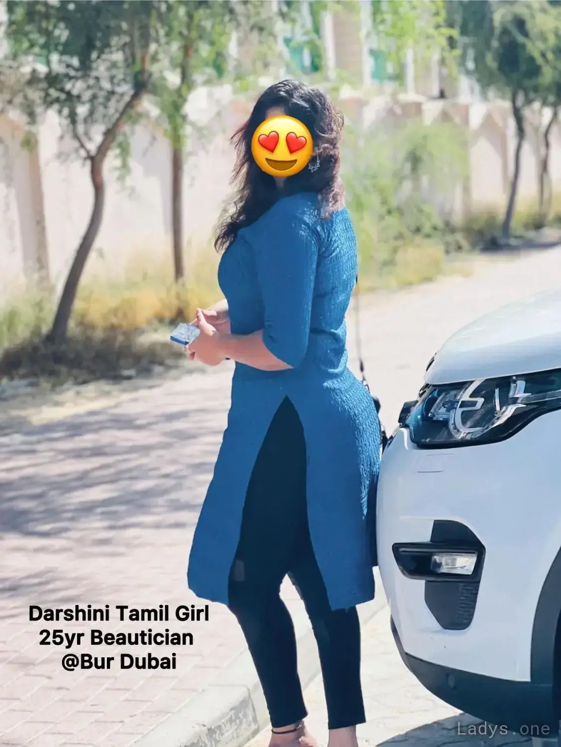 Tamil & Malayali, 25 years beautiful nude Dubai escorts girl, height 165 sm, Weight kg