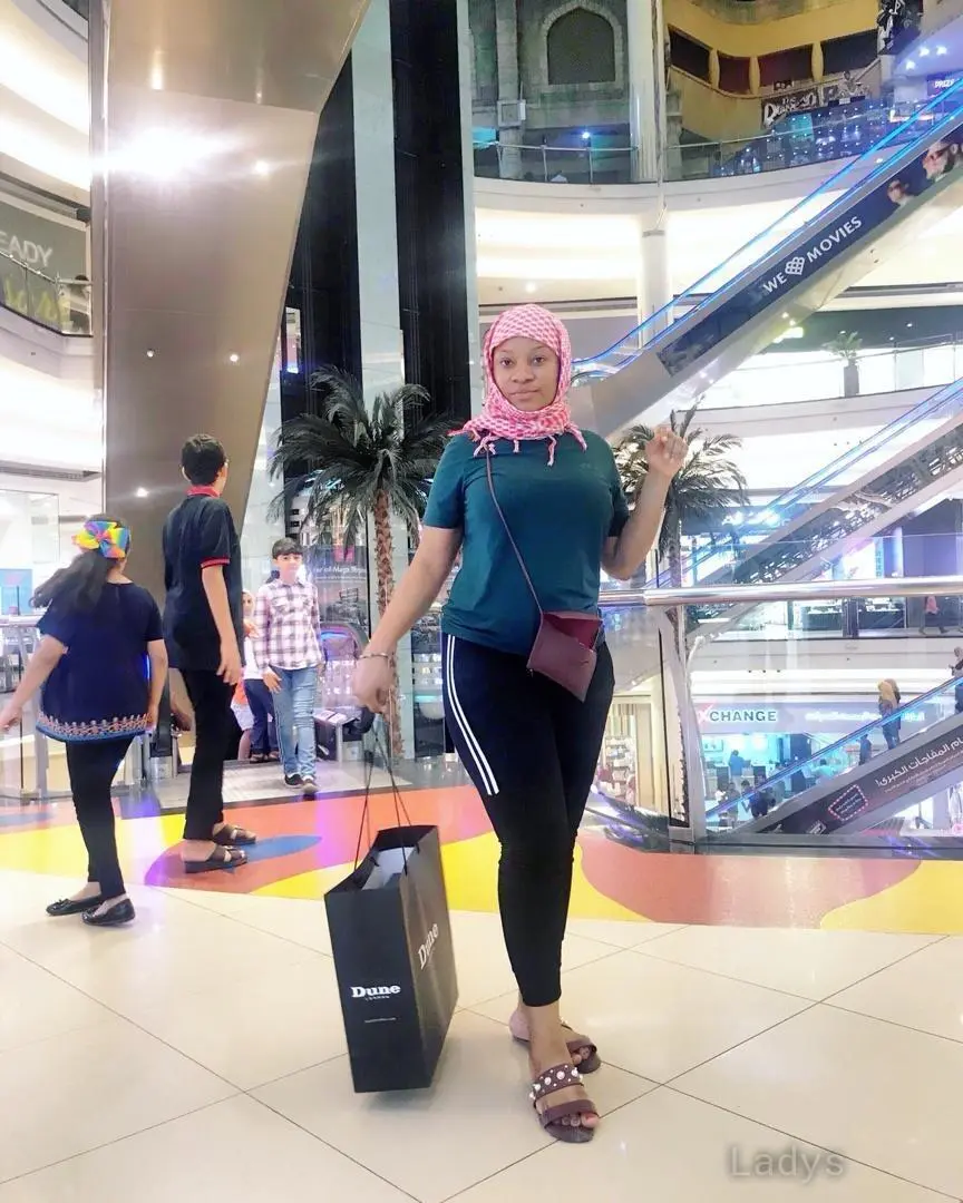 Zara, 20 years beautiful nude Dubai escorts girl, height 124 sm, Weight kg