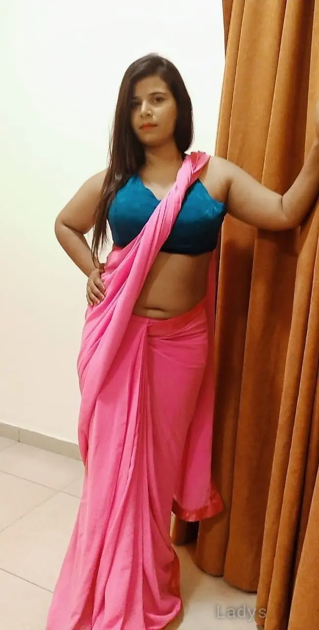 Zoya Busty Milf, 23 years beautiful nude Dubai escorts girl, height 167 sm, Weight kg