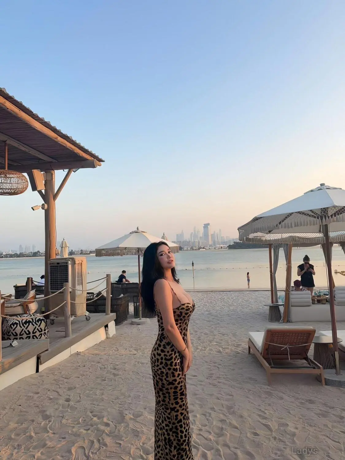 Samie, 23 years hot nedes Dubai rscorts girl, height 167 sm, Weight  kg